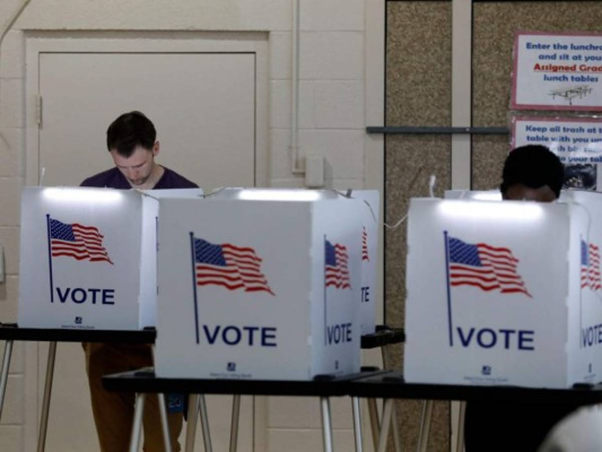 Estadounidenses en seis estados votan en primarias demócratas