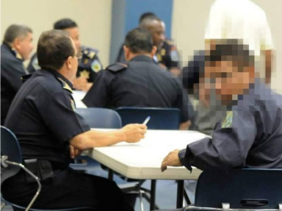 Al menos 32 oficiales policiales se retirarán de sus cargos