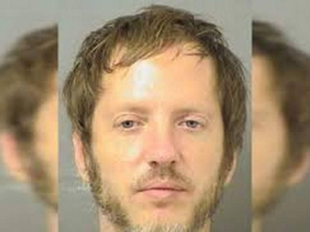 Hombre en Florida permite a niña manejar camioneta  