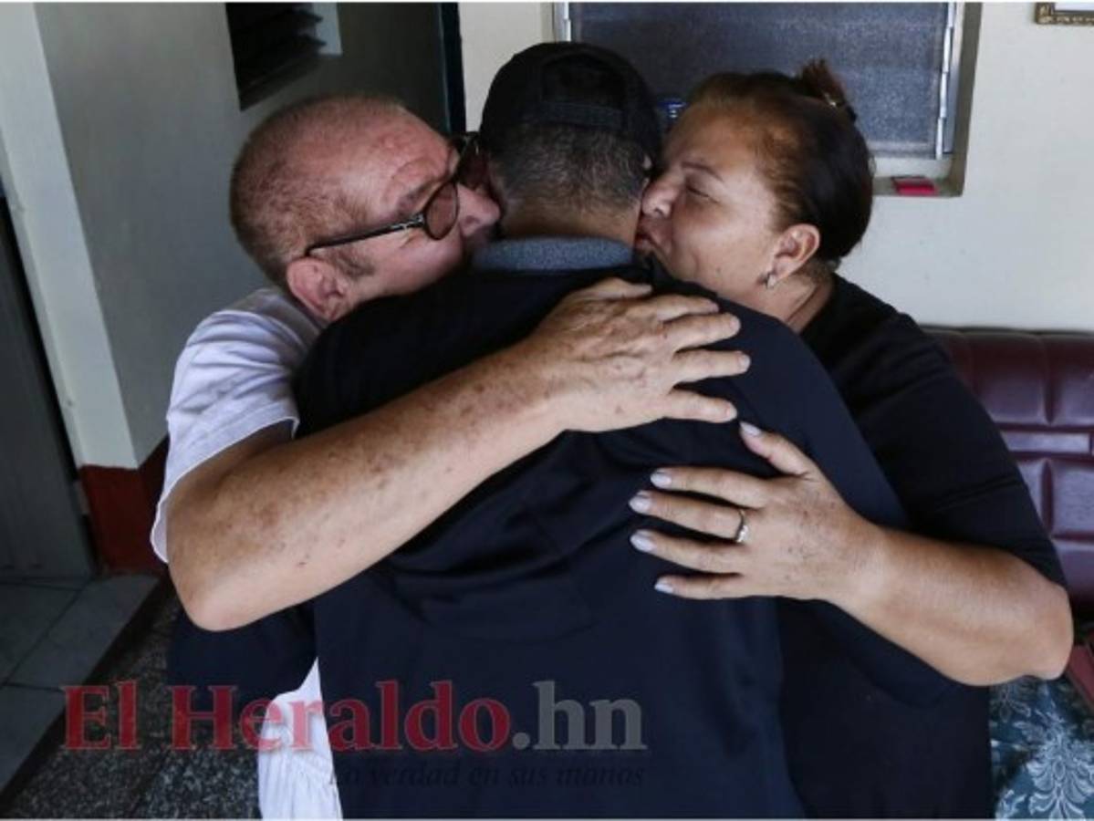 Ever junto a sus abuelos María Cleofe García y Franciso Velásquez.