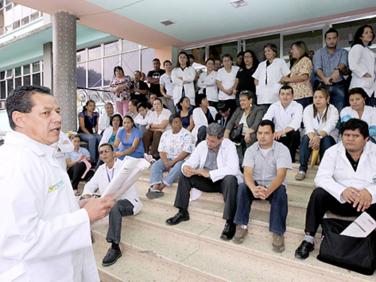 Suspenden cirugías por paro de personal en hospital Escuela de Tegucigalpa
