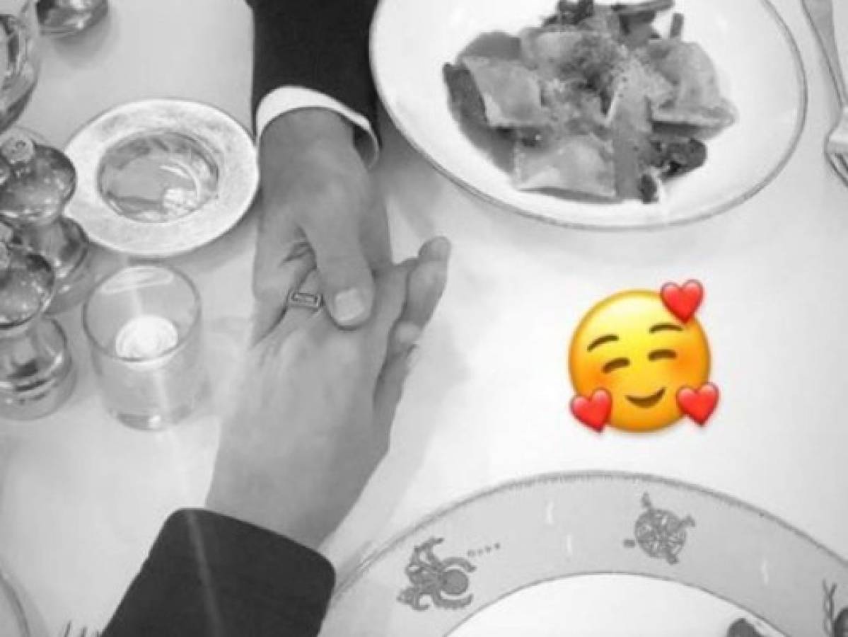 Al parecer, la famosa se encontraba compartiendo una cena romántica con su nuevo romance. Foto: Instagram aislinnderbez