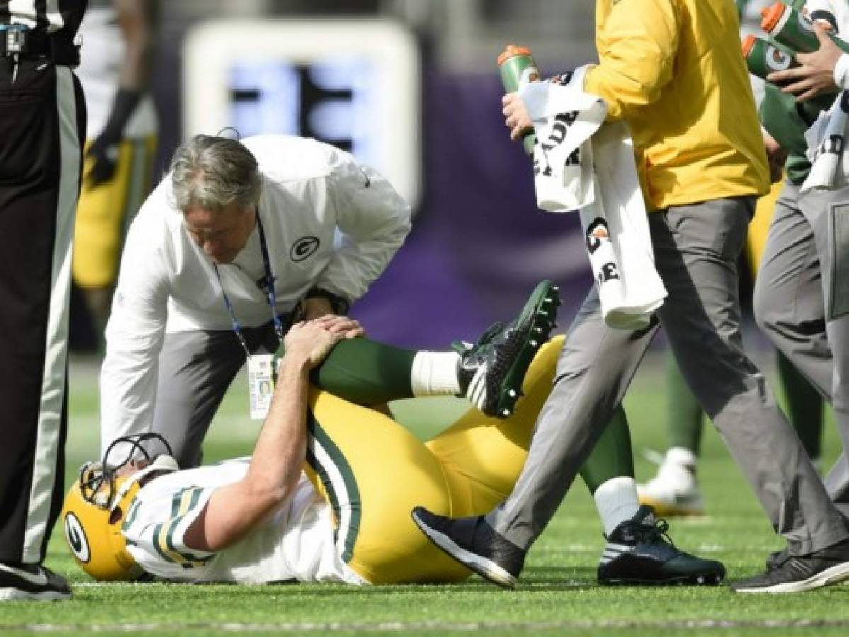 Aaron Rogers se quiebra la clavícula en juego de los Packers y se perdería la temporada