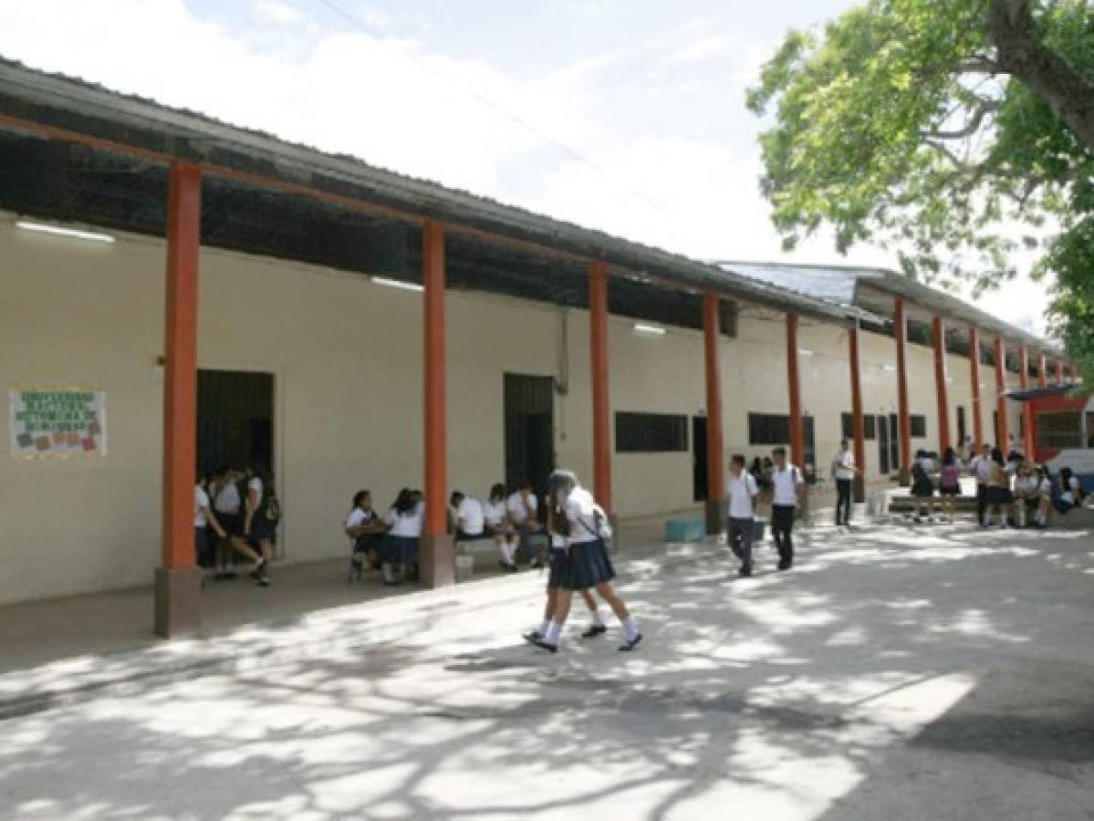 Educación mejora emblemáticos centros de media en la capital de Honduras