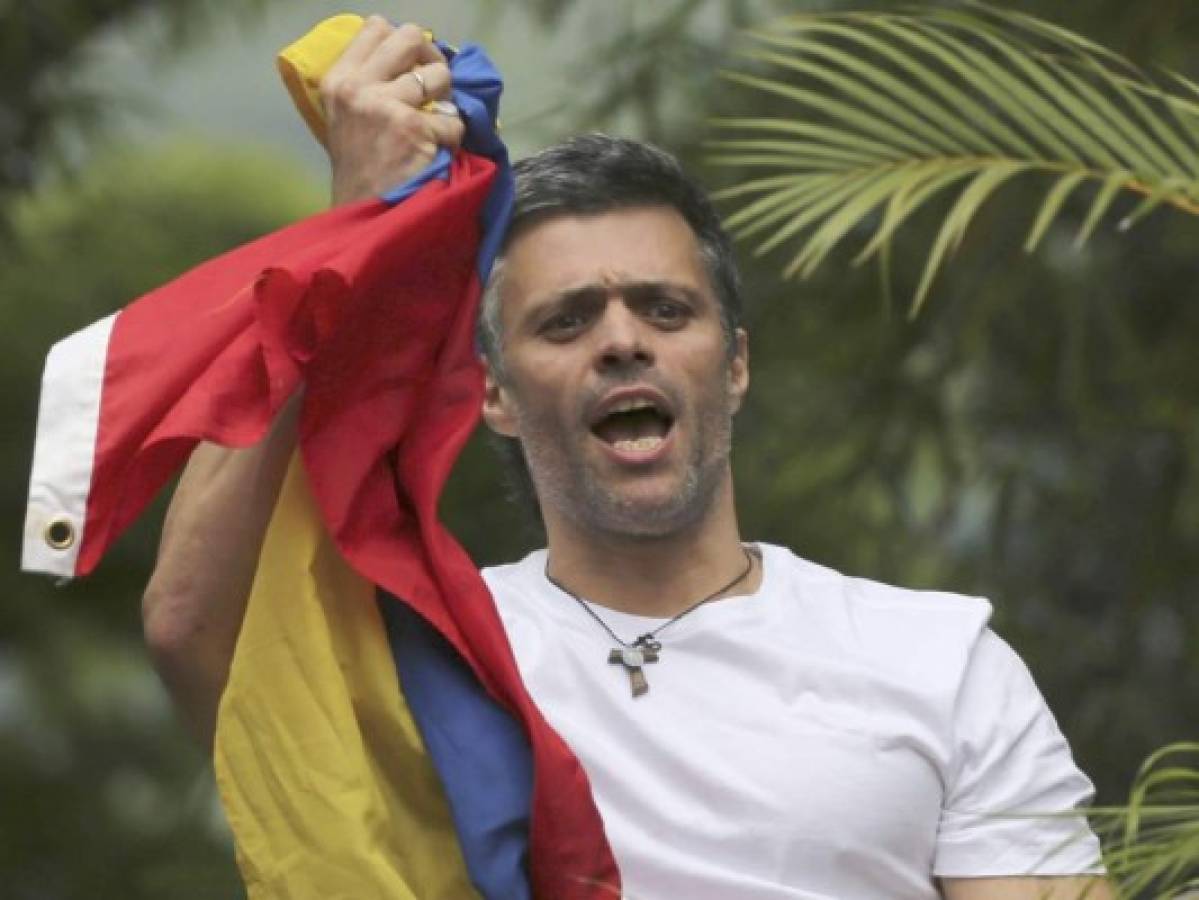 Opositor venezolano Leopoldo López vuelve a prisión domiciliaria  