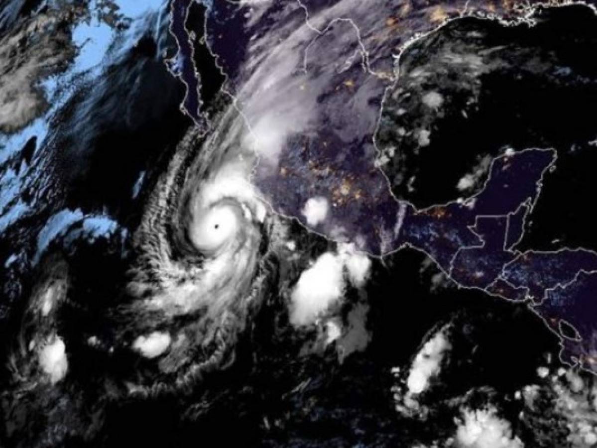 Huracán Willa está cerca de alcanzar la categoría 5 frente a México