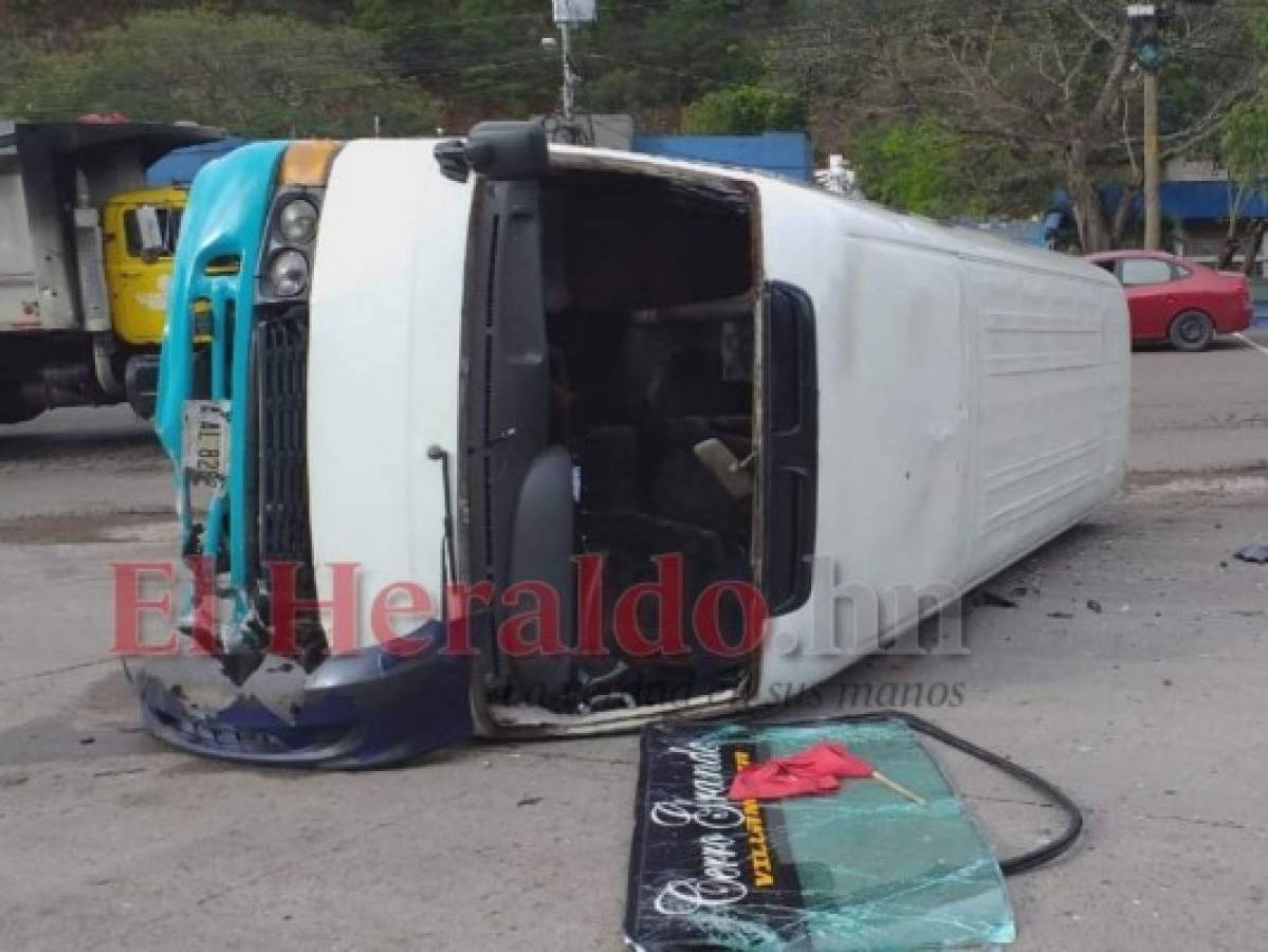 Accidente entre bus rapidito y turismo deja dos personas heridas en la Cerro Grande