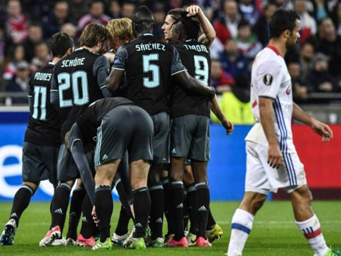 El Ajax de Ámsterdam, finalista de Europa League pese a perder 1-3 en Lyon