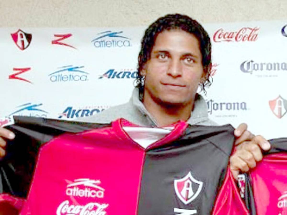 El futuro de Carlo Costly está en manos del Atlas