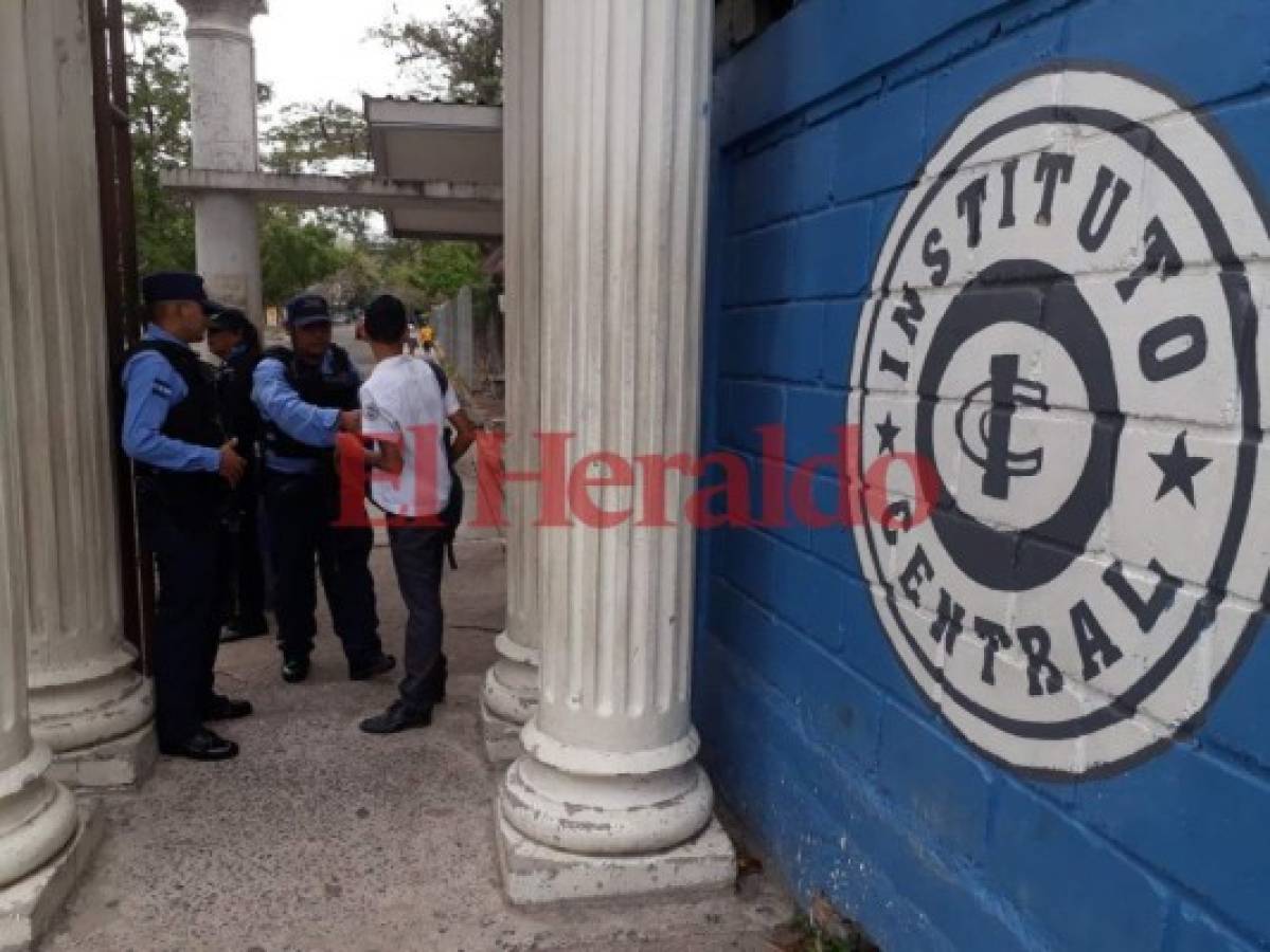 Realizan operativos de seguridad afuera del Instituto Central Vicente Cáceres
