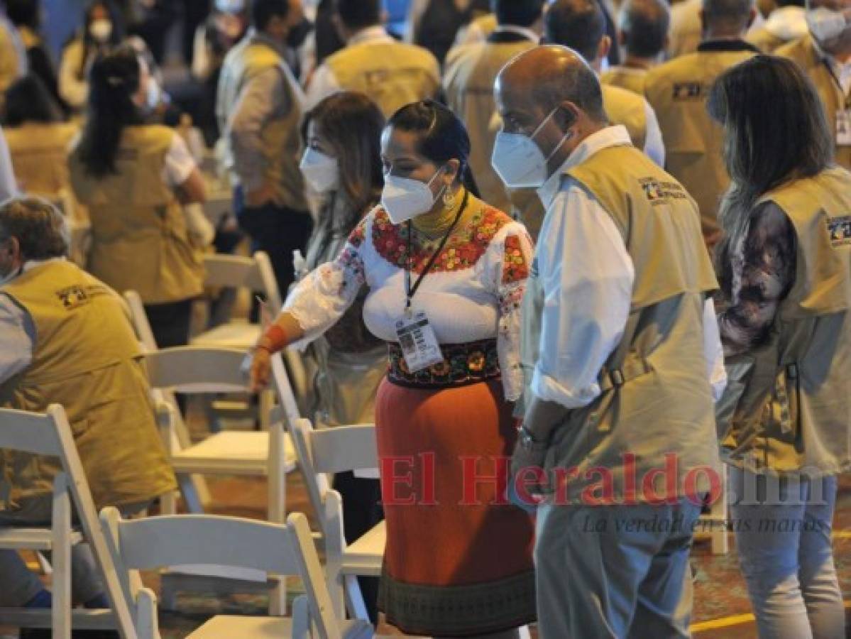 Con retraso de media hora, CNE dio el banderillazo inicial al proceso electoral (FOTOS)