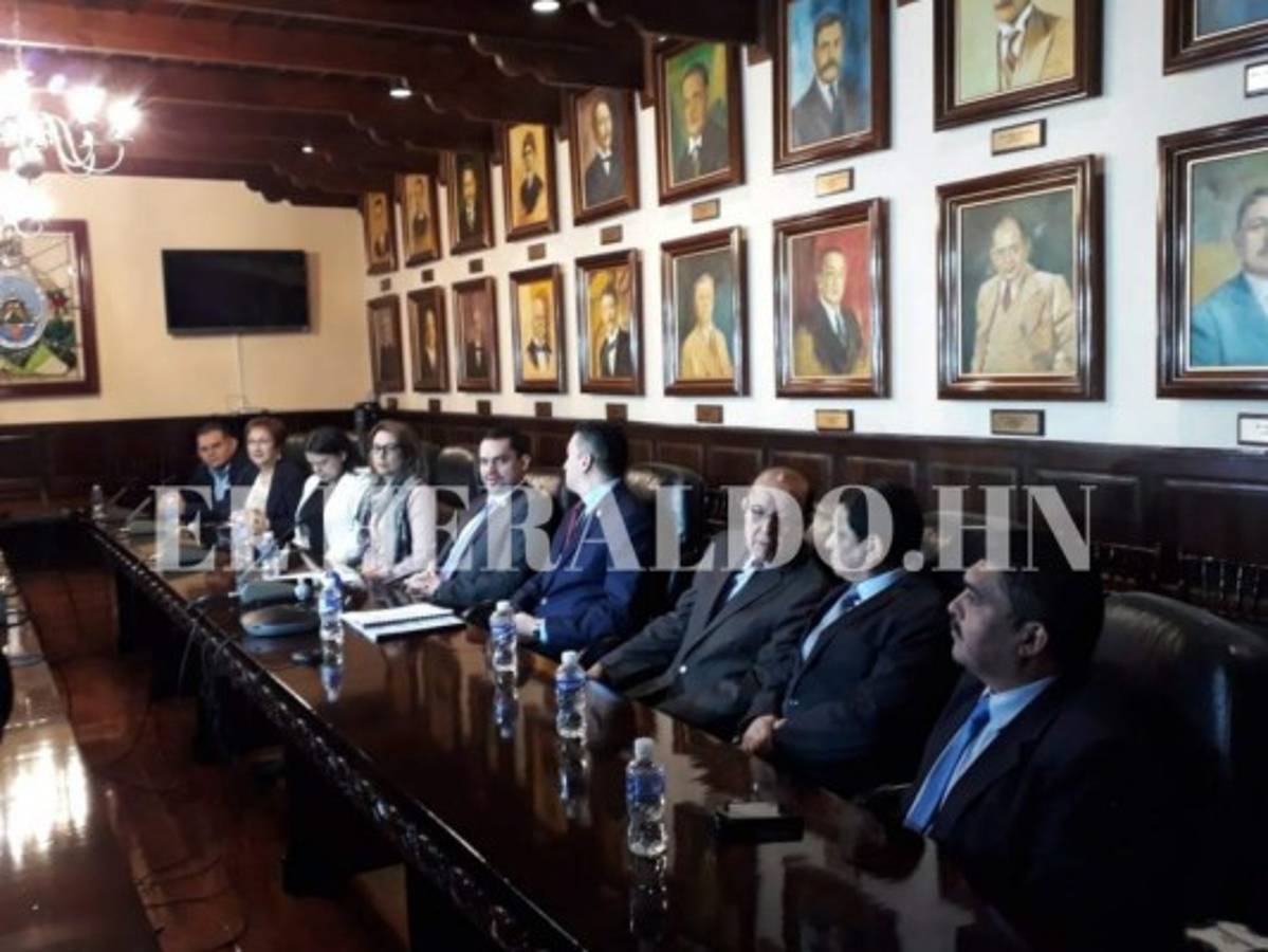 Junta Proponente entrega nómina a la Secretaría del Congreso Nacional