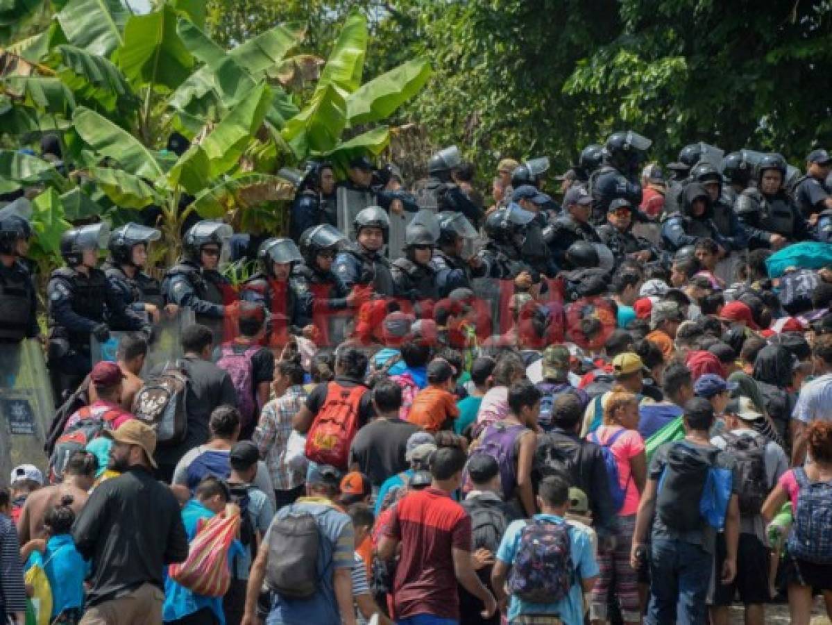 Gobierno de Guatemala decreta 'alerta naranja' tras enfrentamiento con caravana migrante