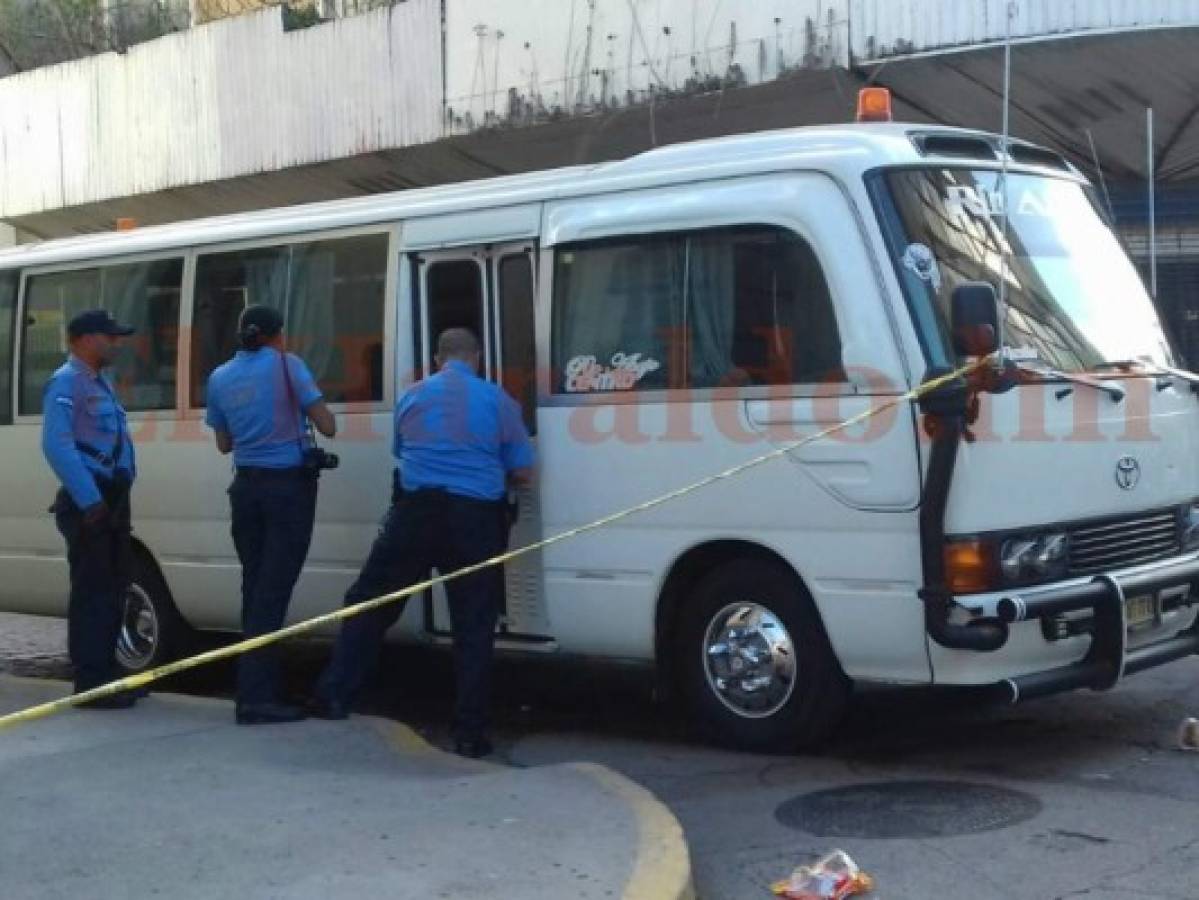 Conductor de bus se salva de morir en ataque criminal en la capital de Honduras
