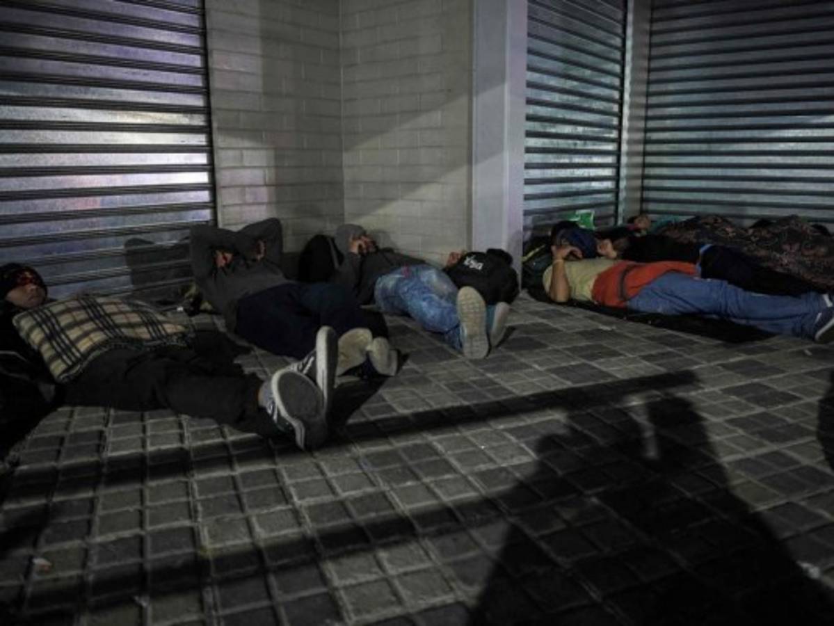 Nuevo grupo de migrantes salvadoreños emprende ruta hacia EEUU 