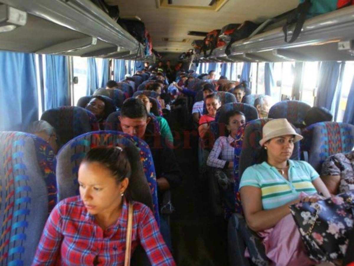 Veraneantes abandonan masivamente la capital rumbo al norte y sur de Honduras
