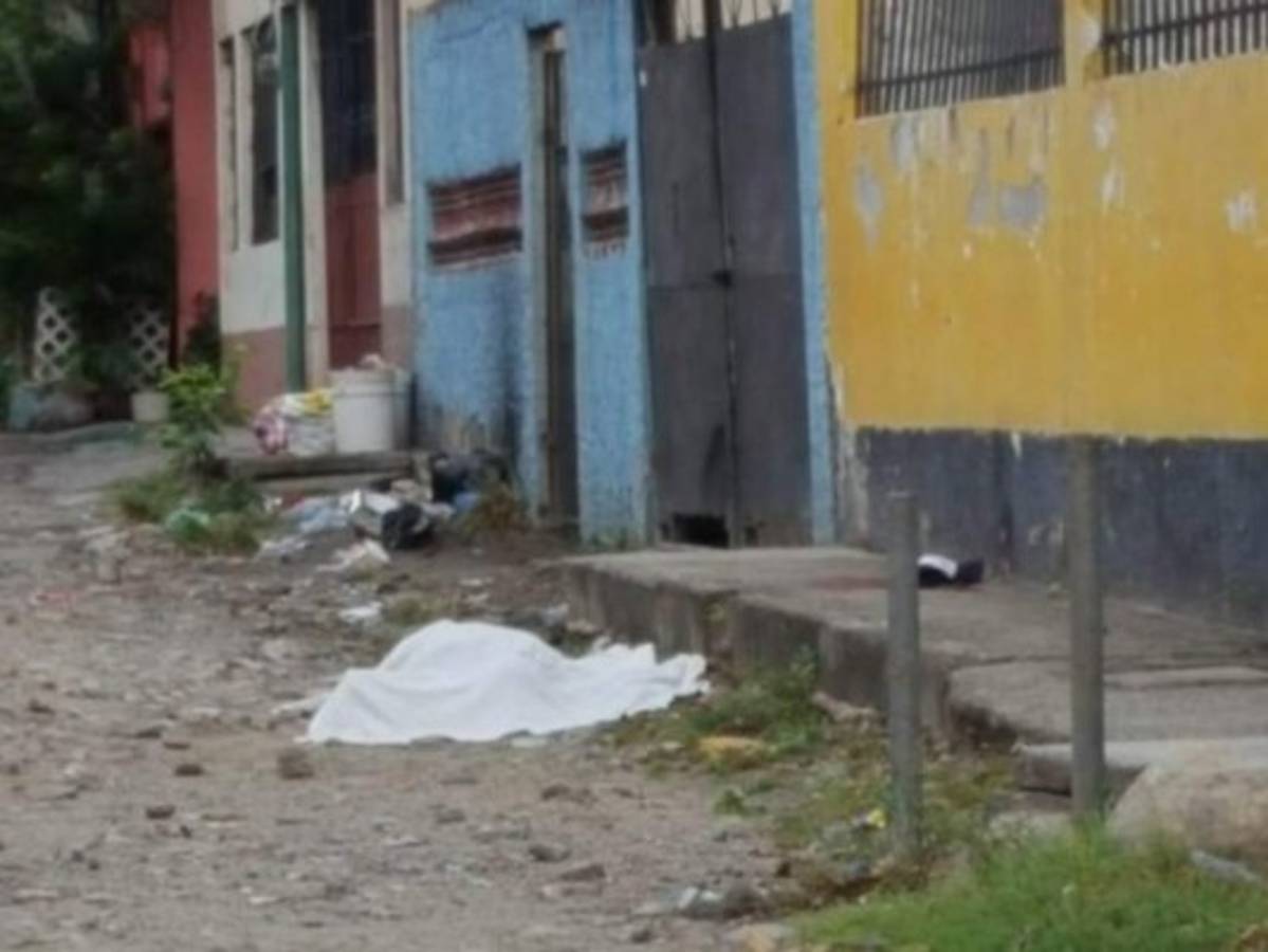 Matan a motorista frente a su casa en la colonia La Unión de SPS