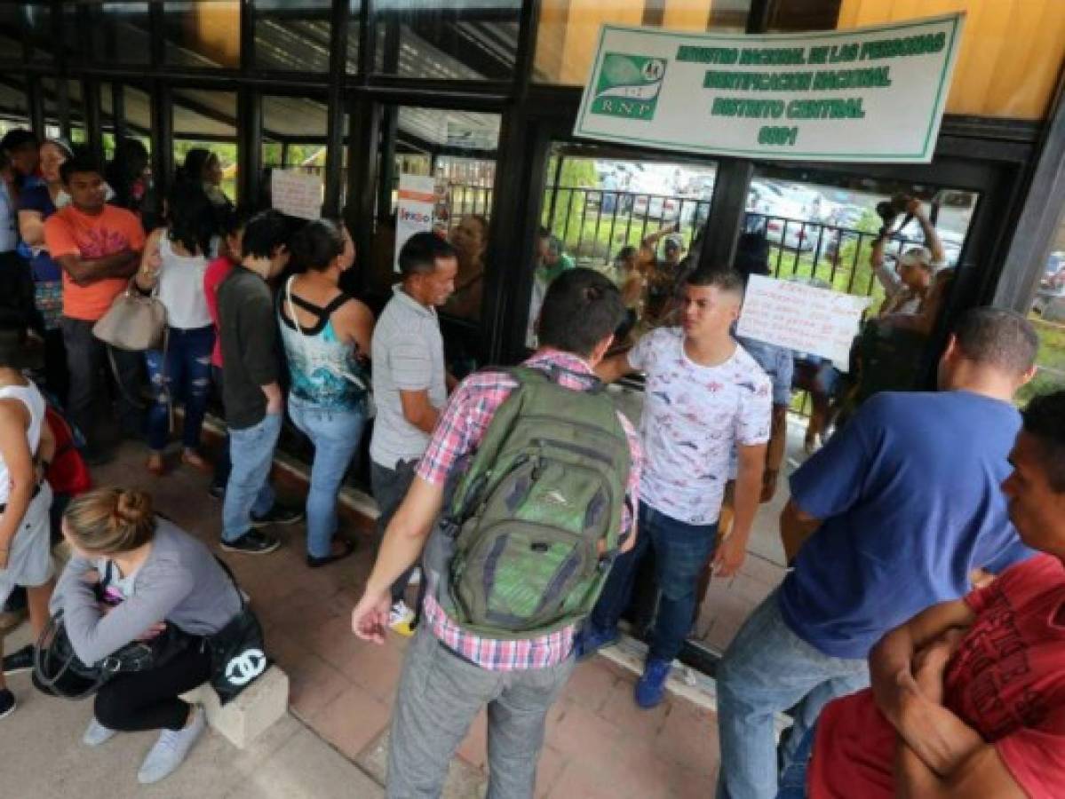 A última hora hondureños reclaman identidades en el Registro Nacional de las Personas
