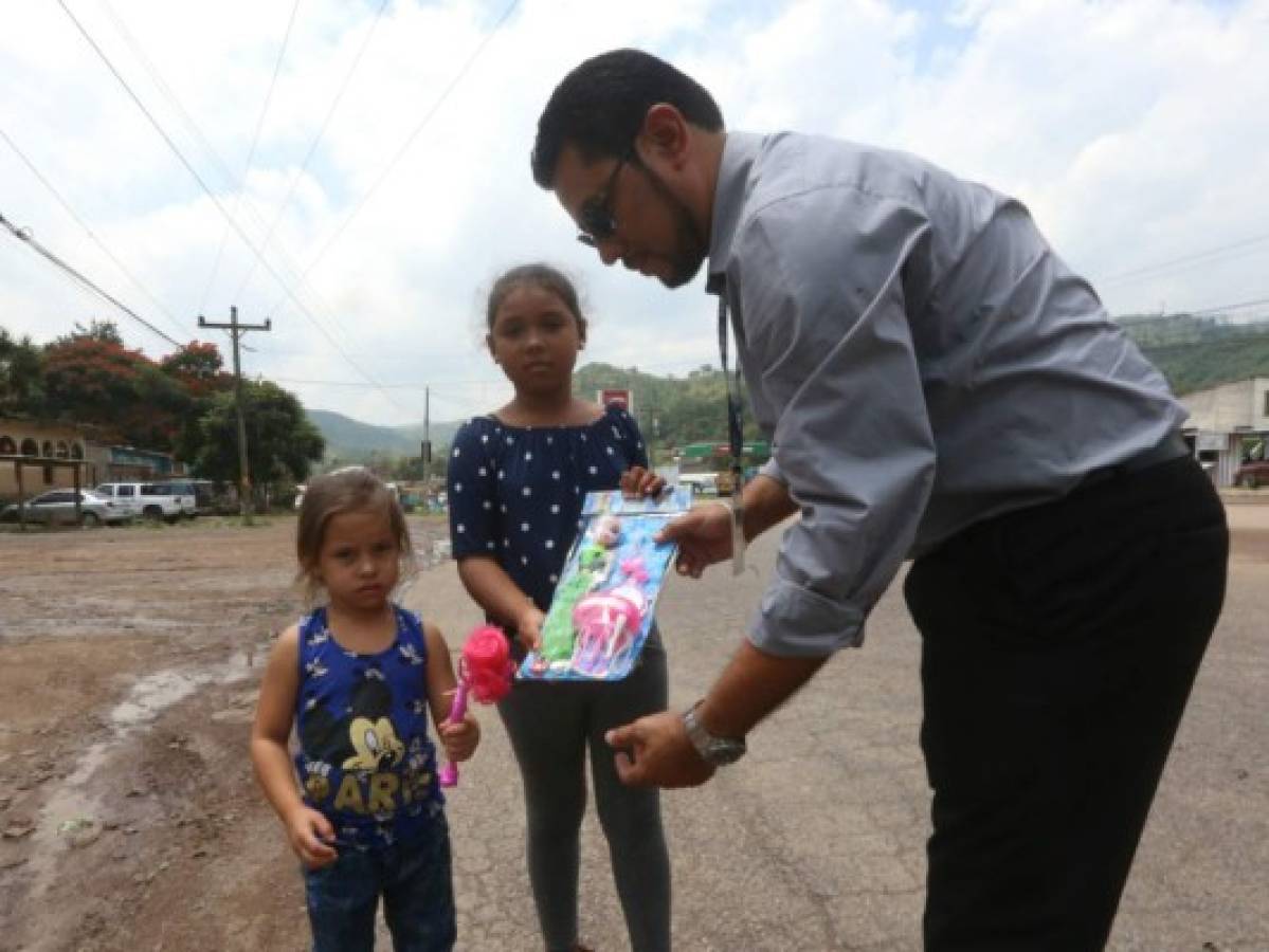 Sorprendimos a un centenar de niños en la aldea Casa Quemada