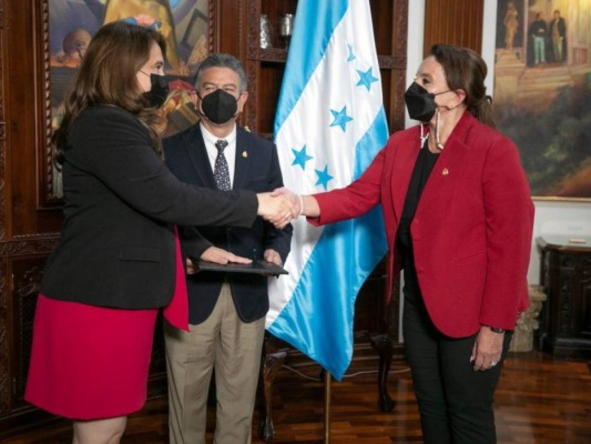 Juramentan a Julissa Villanueva como nueva viceministra de Seguridad
