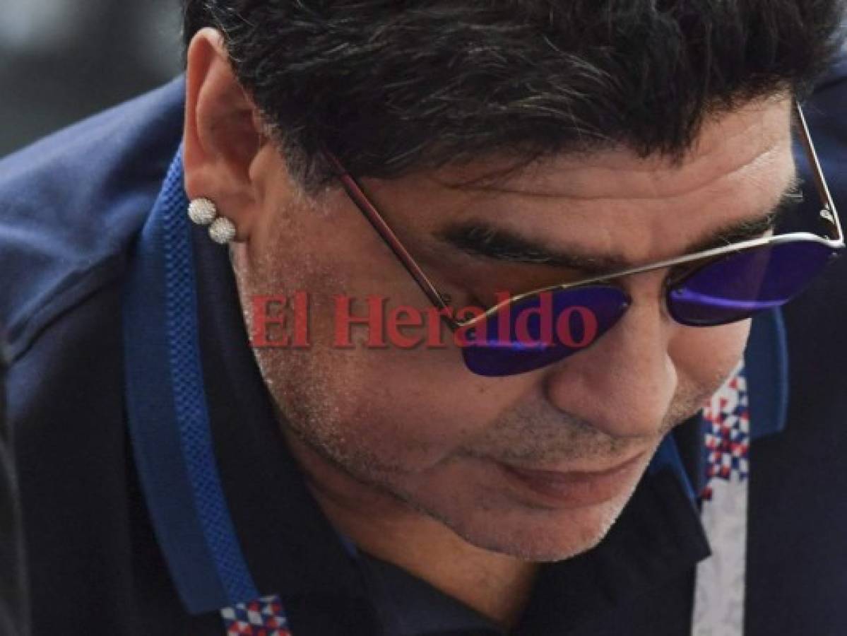 Diego Maradona se disculpa tras críticas a la FIFA por 'un robo monumental' a Colombia