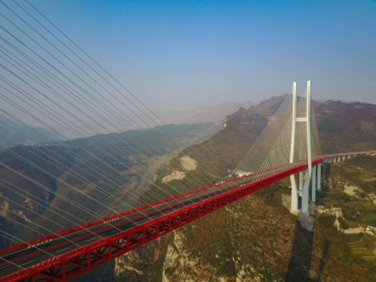 Abre en China el puente más alto del mundo  