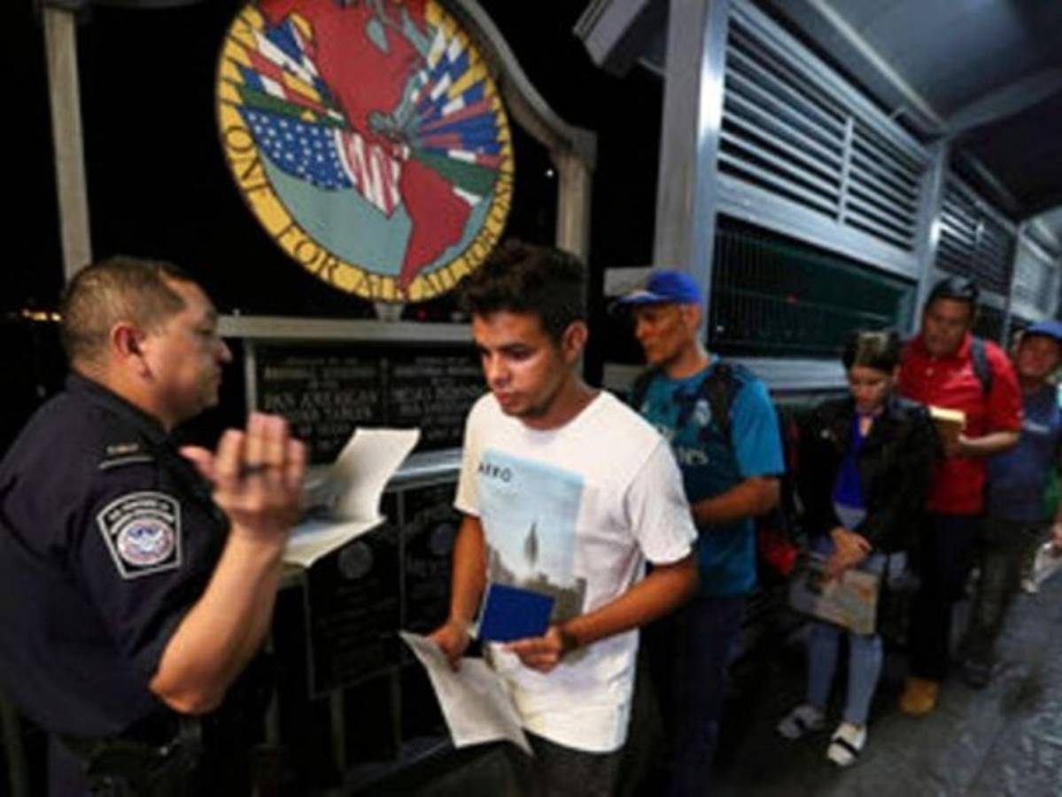 Migrantes experimentan miedo y nervios ante cita por asilo