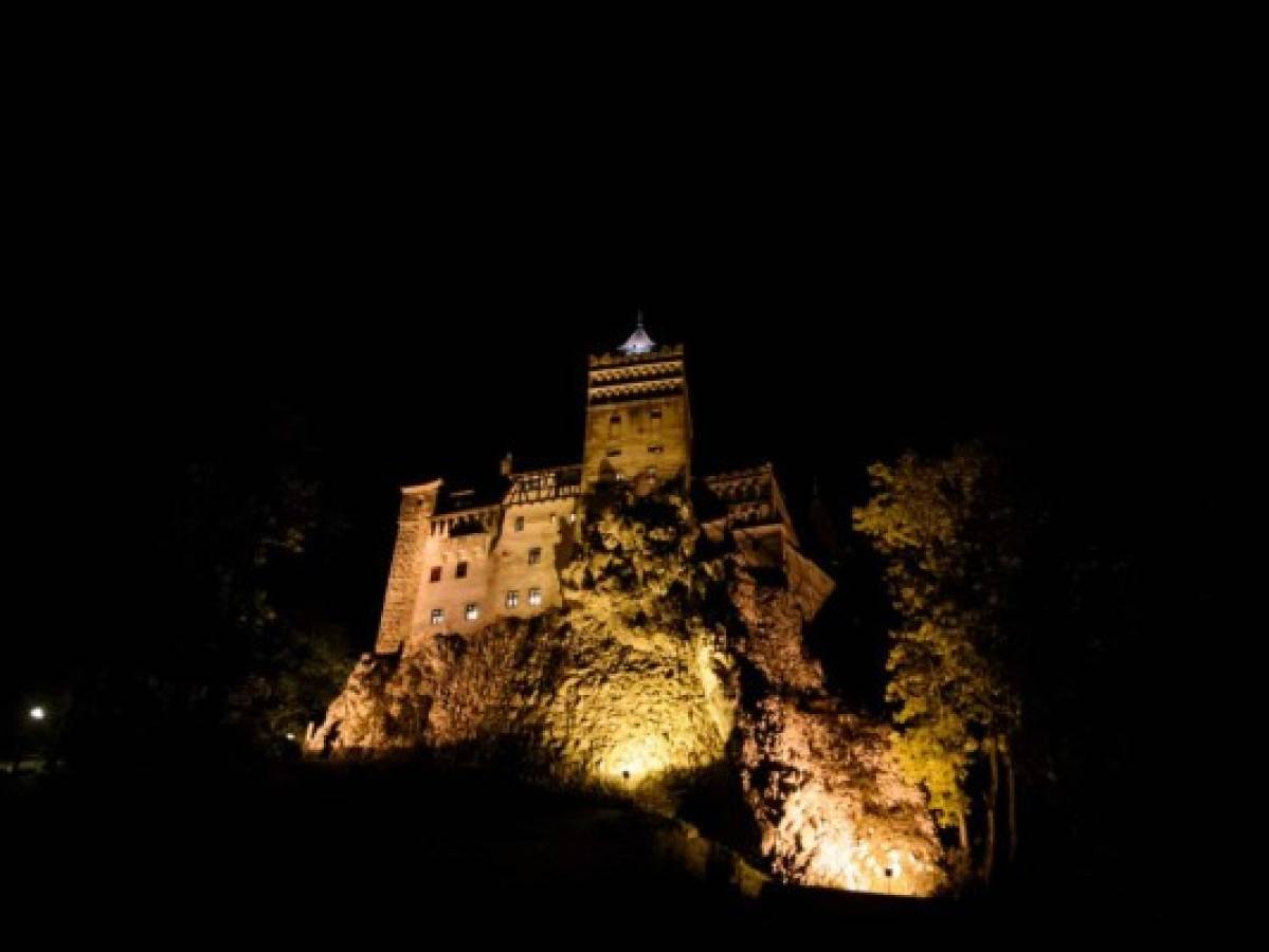 El castillo de Drácula en Transilvania abre por Halloween
