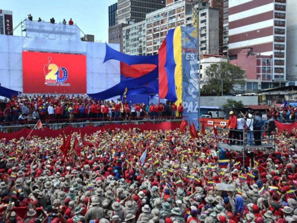 CARACAS, VENEZUELA - JUNE 27: Nicolas Maduro President of Venezuela gestures as he speaks during the Simon Bolivar Journalism National Award ceremony at Palacio de Miraflores on June 27, 2019 in Caracas, Venezuela. (Photo by Matias Delacroix/Getty Images)