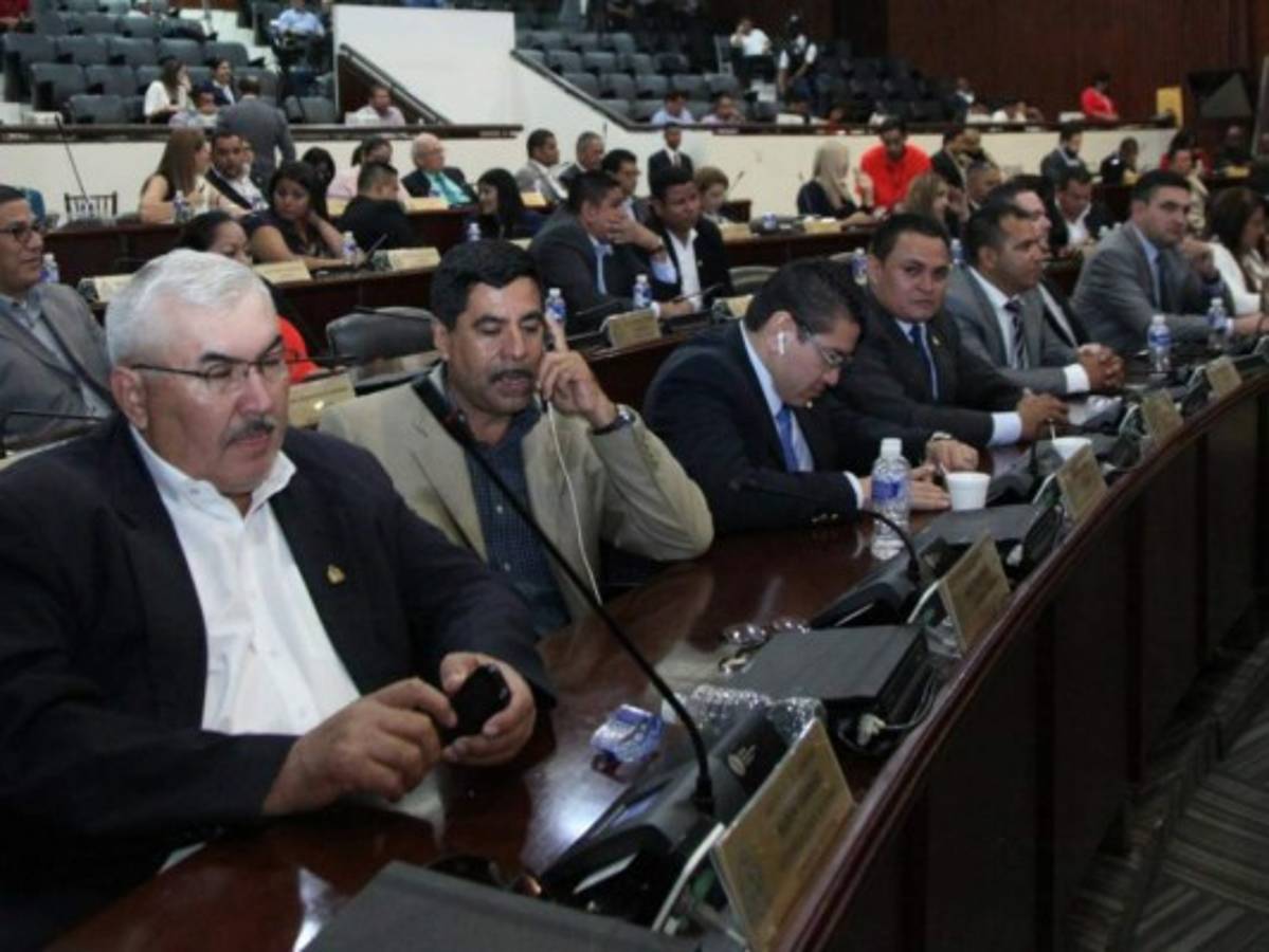 Solo dos diputados implicados en caso Pandora asistieron a sesión del Congreso Nacional  
