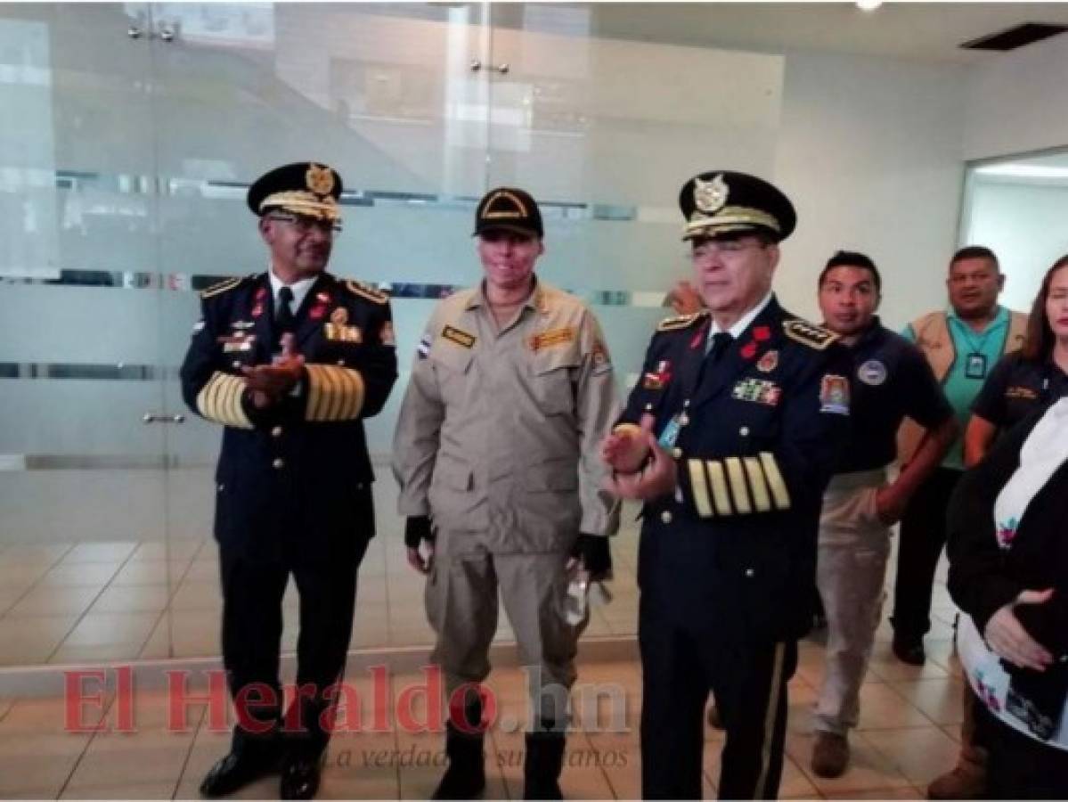 Ever Velásquez fue recibido en el aeropuerto Toncontín entre abrazos y aplausos.