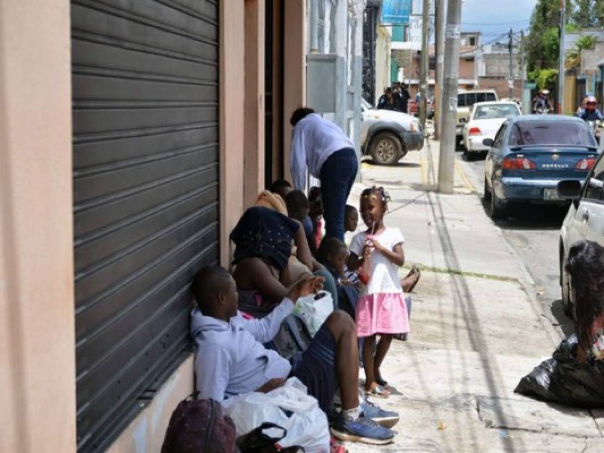 Rescatan a 101 migrantes haitianos abandonados por traficantes en Guatemala