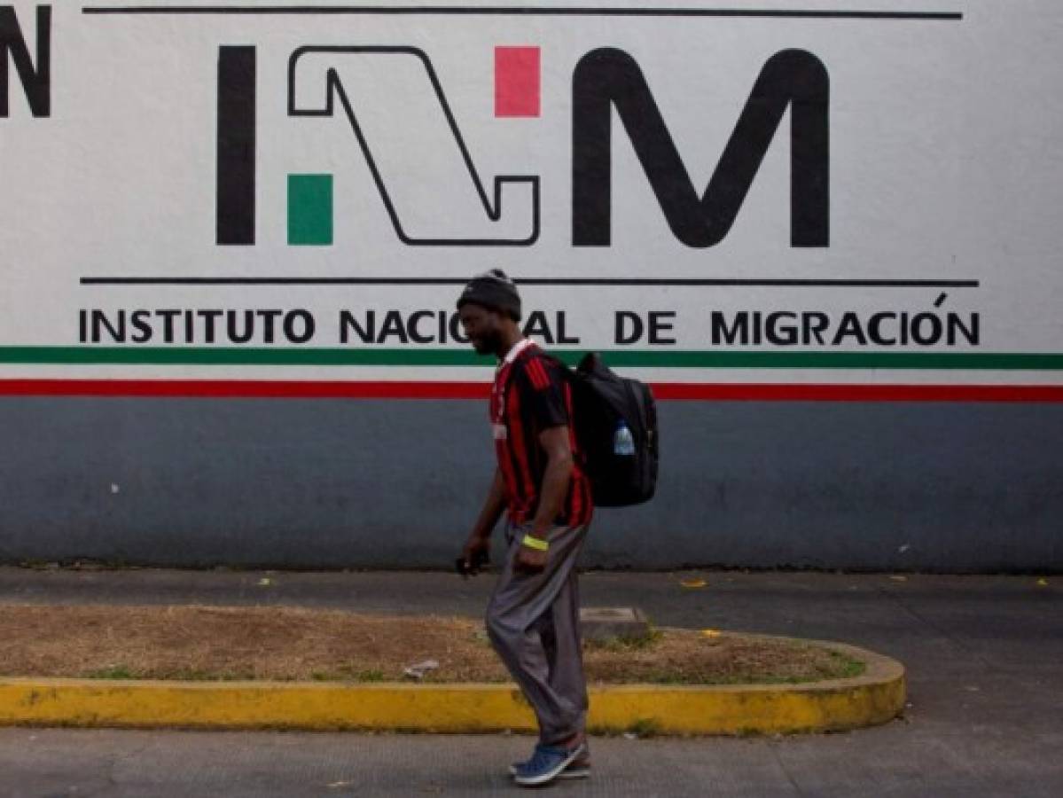 México deporta a más de 100 migrantes hondureños que habían salido en caravana