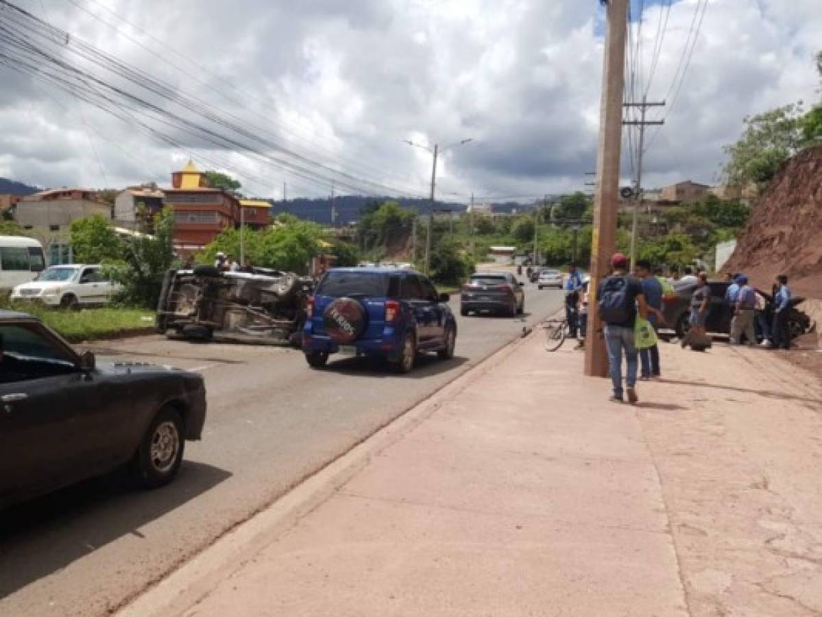 Tres heridos deja aparatoso choque en el anillo periférico de la capital