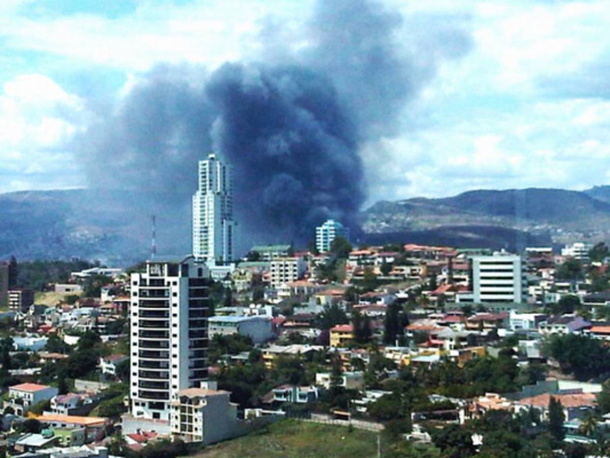 Voraz incendio arrasa con seis mercados de la capital de Honduras