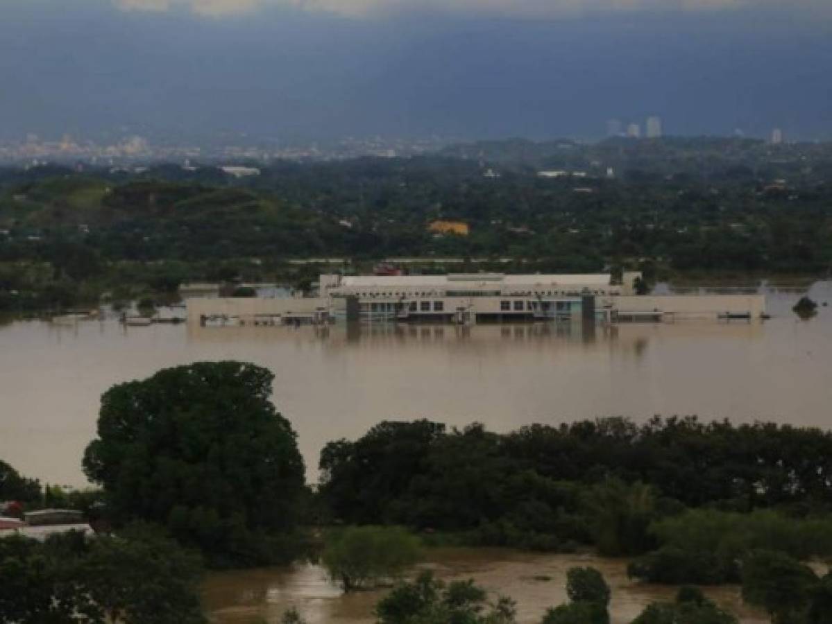 La terminal aérea no se salvó de salir afectada por el devastador paso de Eta.