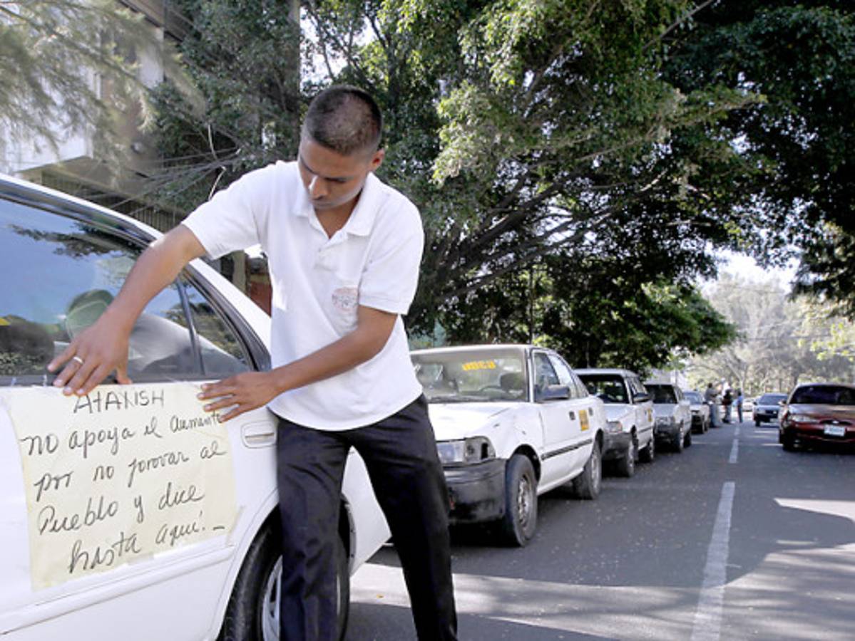 Taxistas exigen subsidio de 200 lempiras diarios