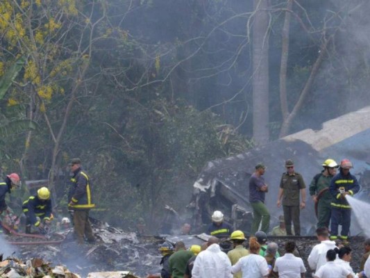 Unas 104 personas fallecieron en un accidente aéreo que se registró en La Habana, Cuba.