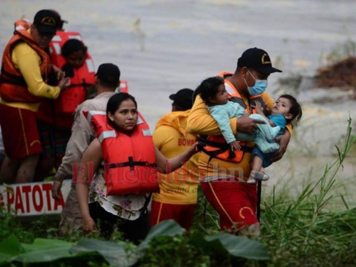 Decenas de personas permanecieron varios días sobre techos o en montañas y árboles, incluso, con niños y adultos, adultos mayores u otra población vulnerable.