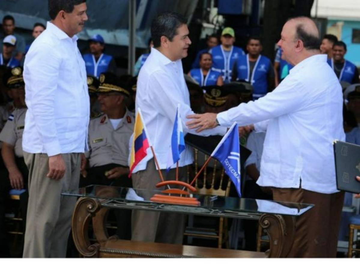 Buque 'Gracias a Dios' lleva ayuda humanitaria a pobladores de Colón