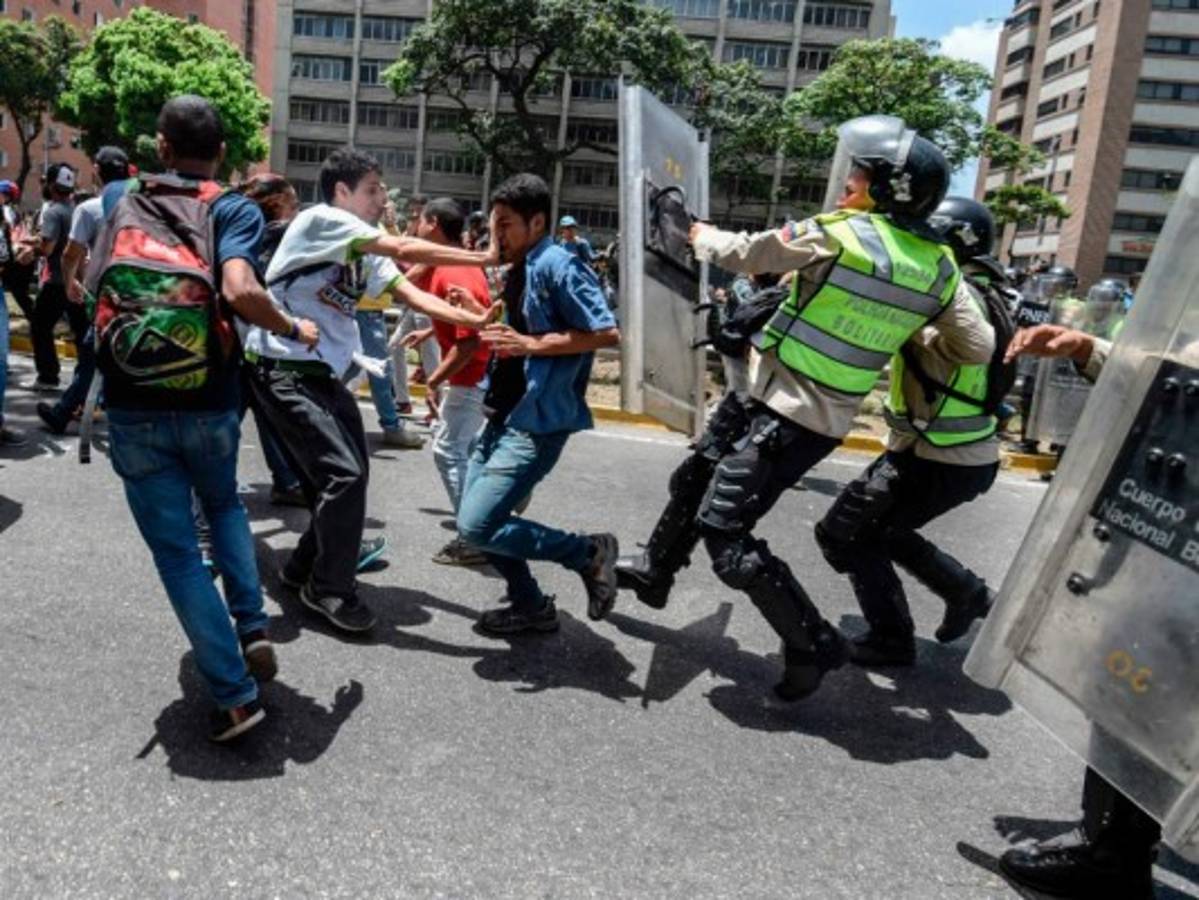 Jefe de OEA condena 'brutal represión' contra opositores en Venezuela