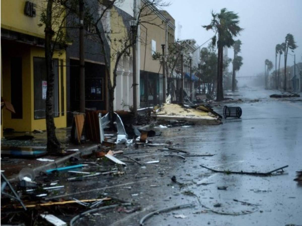 Michael se degrada a tormenta tropical y deja Florida como escena de guerra