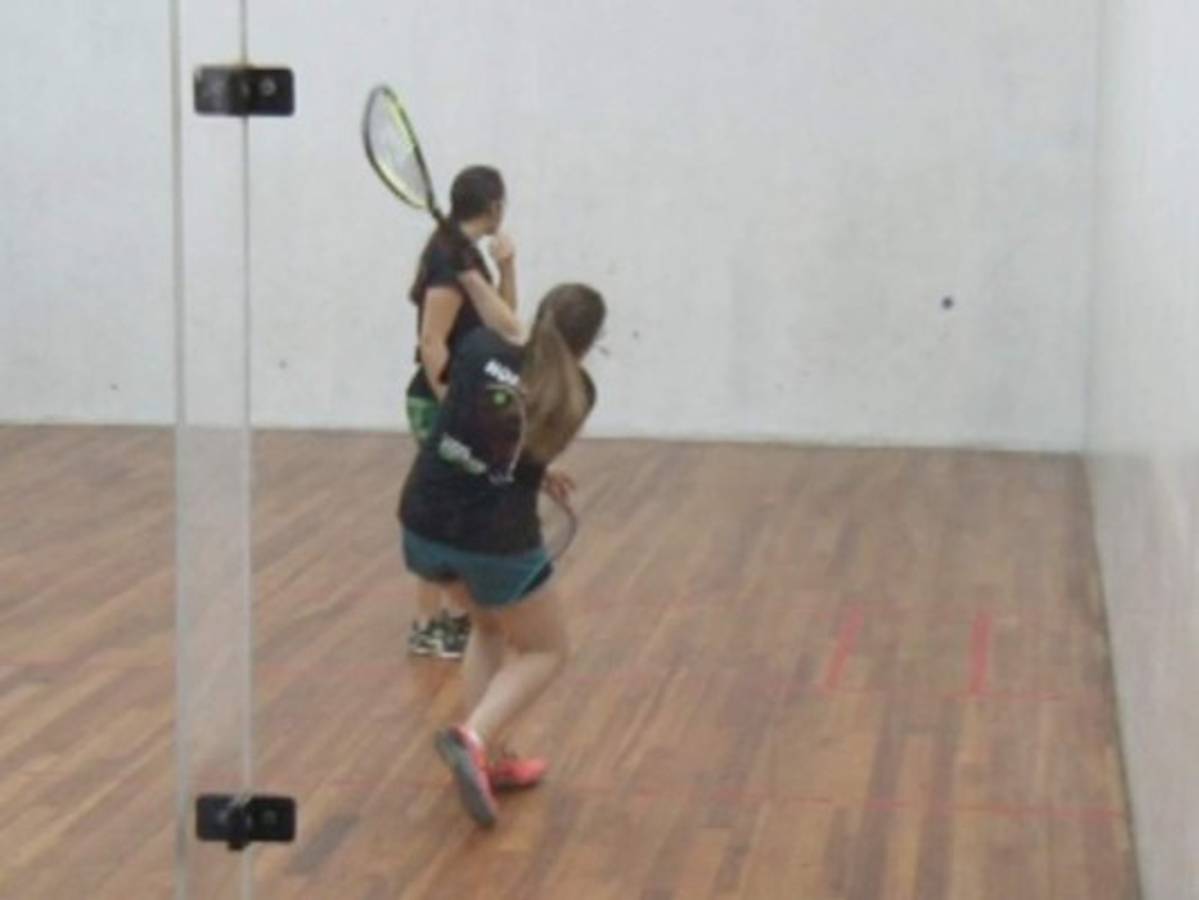 Ejercítate, suda y adelgaza practicando ráquetbol