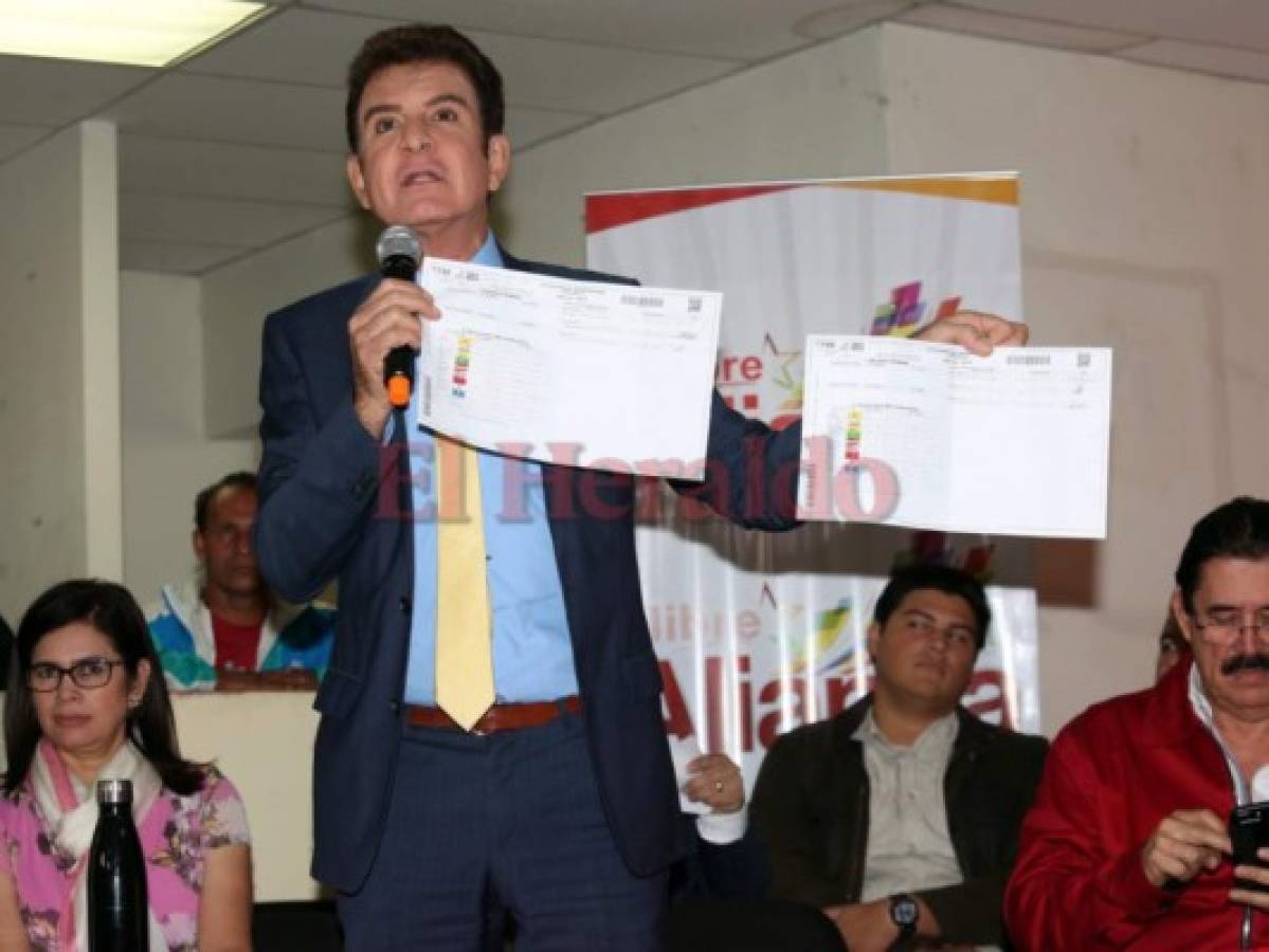 Salvador Nasralla denuncia una doble impresión de actas
