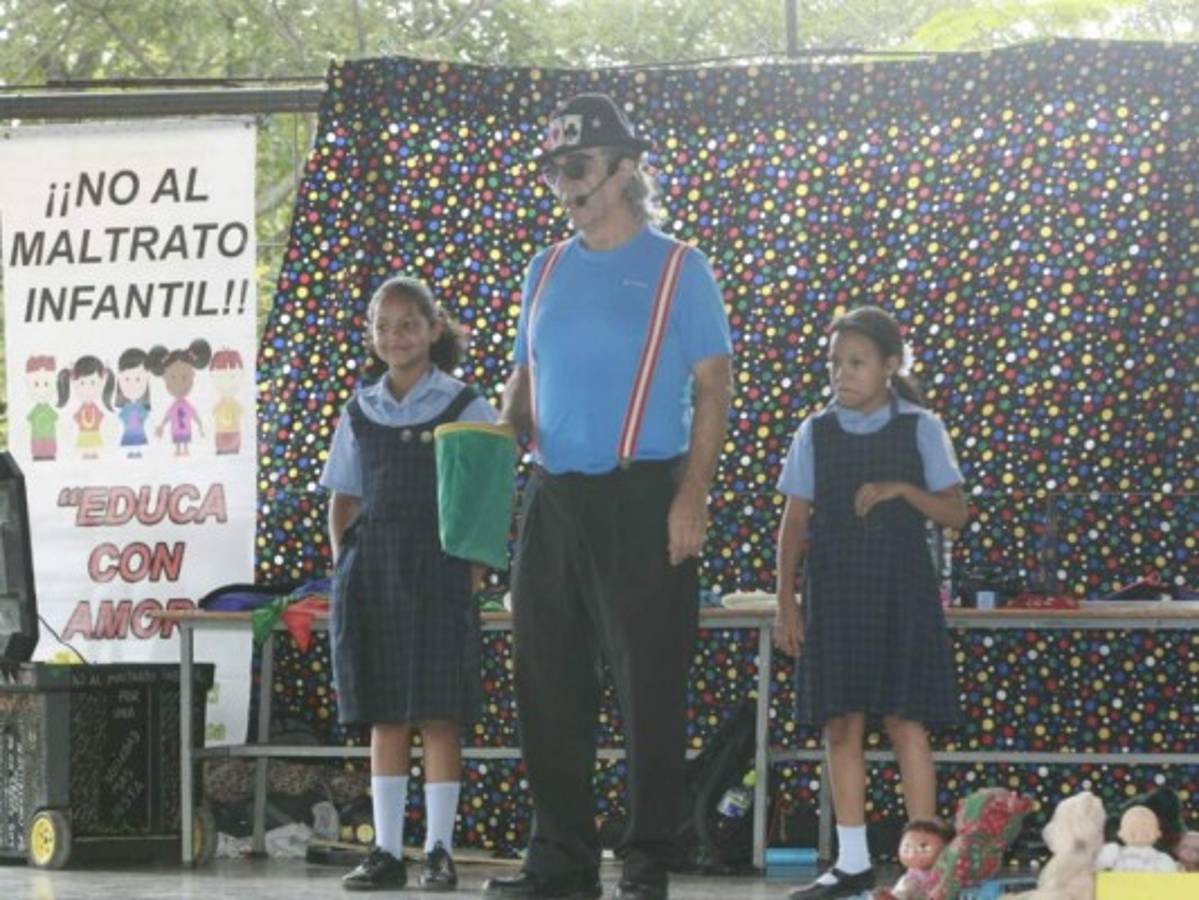 Con magia solidaria inicia la colecta de juguetes para arrancar sonrisas
