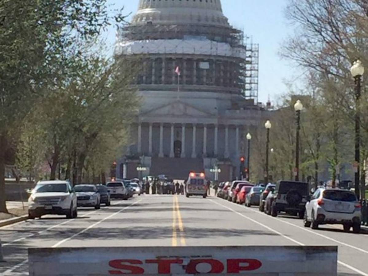 Policía hiere a hombre que sacó arma en Congreso de EEUU  