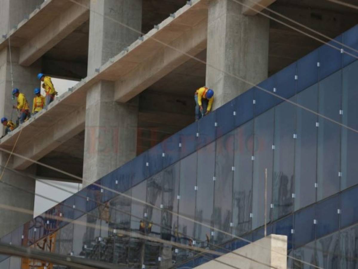 Con más de 1,900 vidrios forran las paredes del Centro Cívico Gubernamental de Honduras