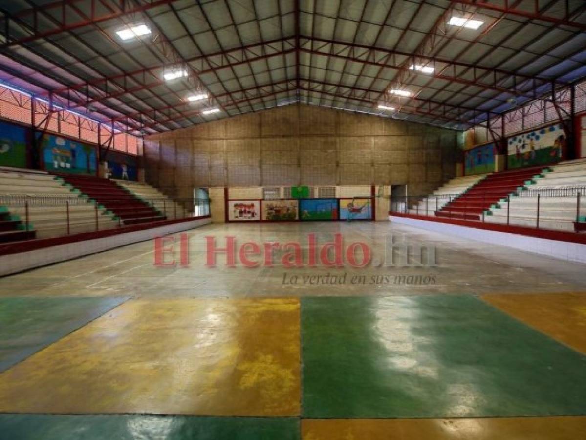 EL HERALDO tuvo acceso al gimnasio de la antigua Escuela Normal Mixta Pedro Nufio de la colonia Kennedy, lugar que próximamente atenderá a pacientes sospechosos de covid-19. Foto: David Romero/ EL HERALDO