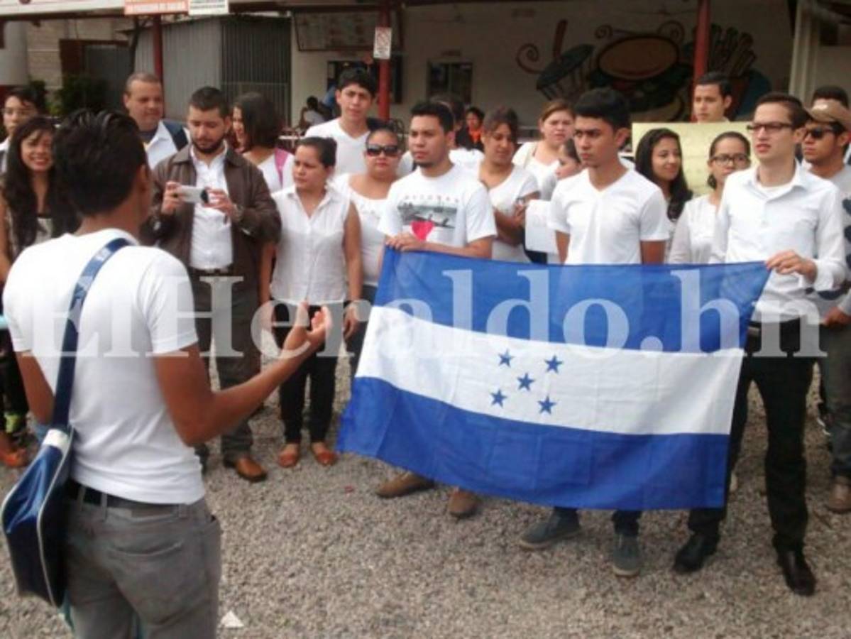 Honduras: Estudiantes piden en plantón la normalización de clases en la UNAH