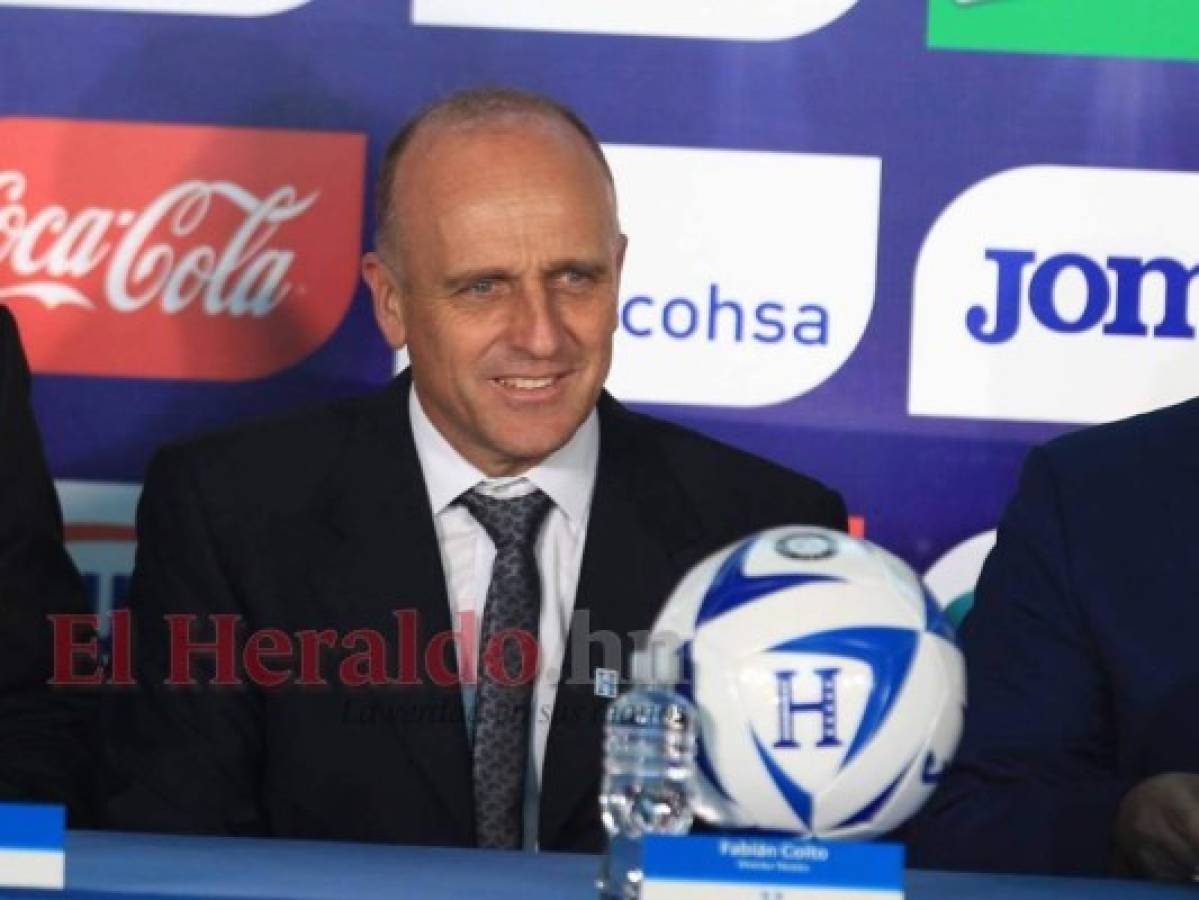 ﻿Así llegó vestido Fabián Coito a su presentación oficial como entrenador de Honduras